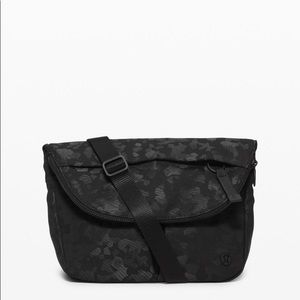 Lululemon camp bag